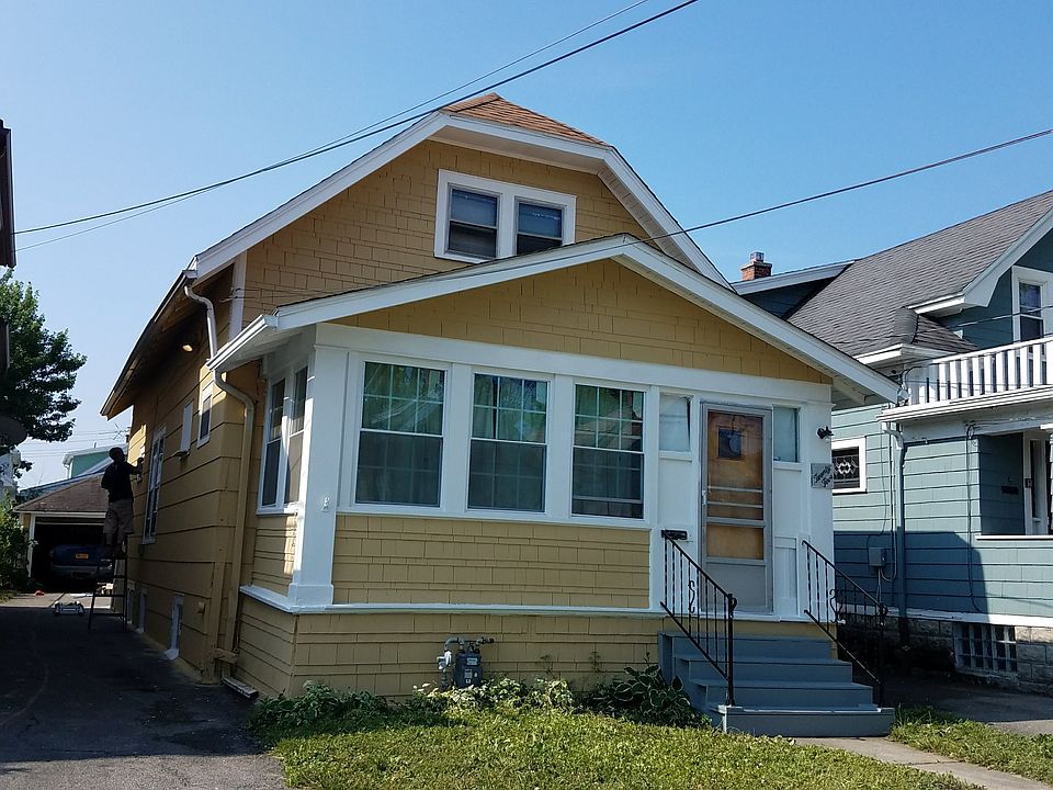 1st image of 25 Phyllis Ave