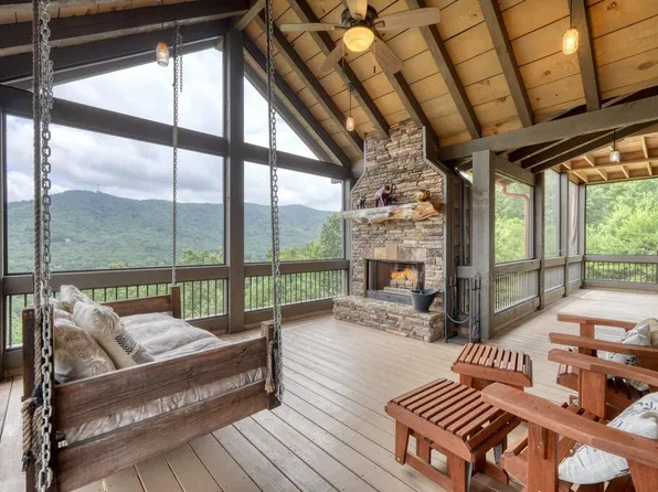 561 Deer Crest Rd, Blue Ridge, GA 30513