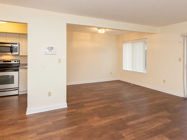 Rosewood Condominiums — Photo 32