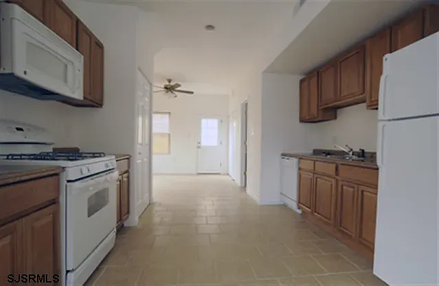 4 bed, 1780 sqft, $2,500 — Photo 3