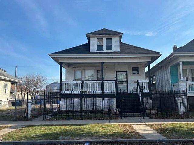 2nd image of 1425 W 72nd St