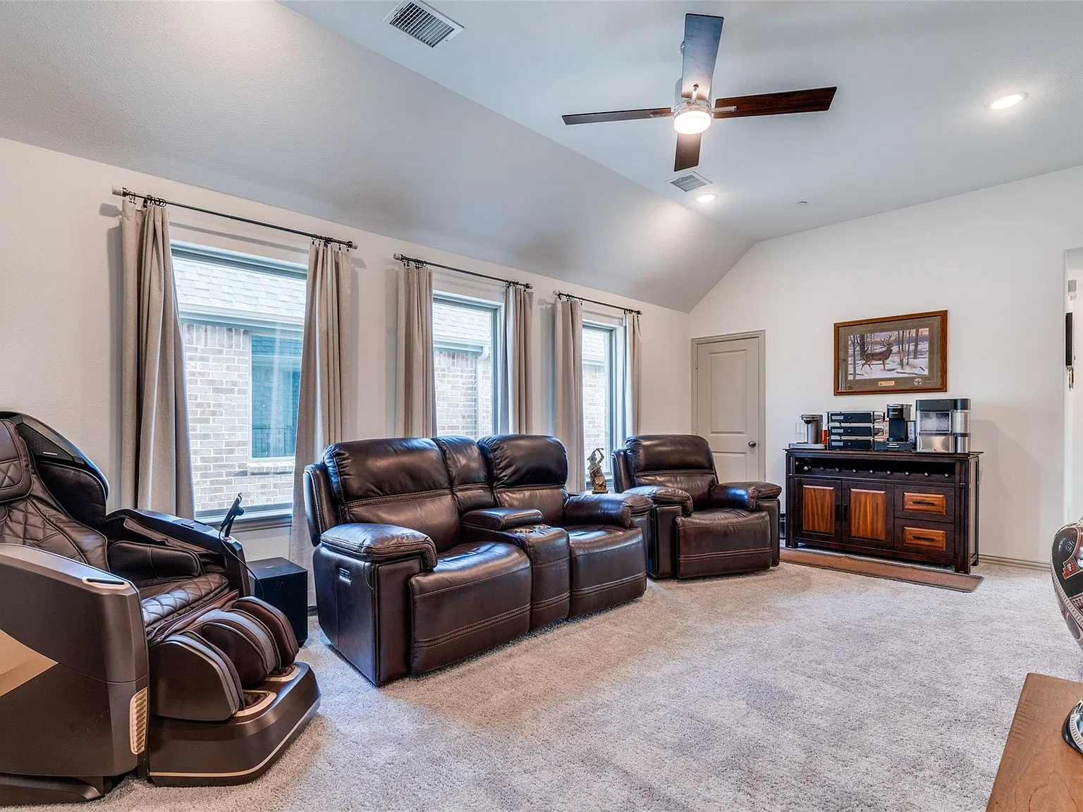 3 bed, 2.5 bath, 2257 sqft, $2,995 — Photo 4