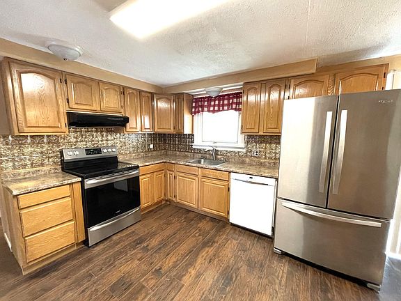 2nd image of 141 Richards Ave