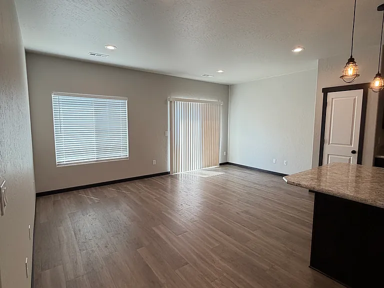 5810 Midland Ln — Photo 5