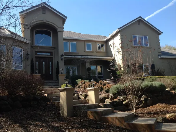 215 Oak Brook Ct, Auburn, CA 95602