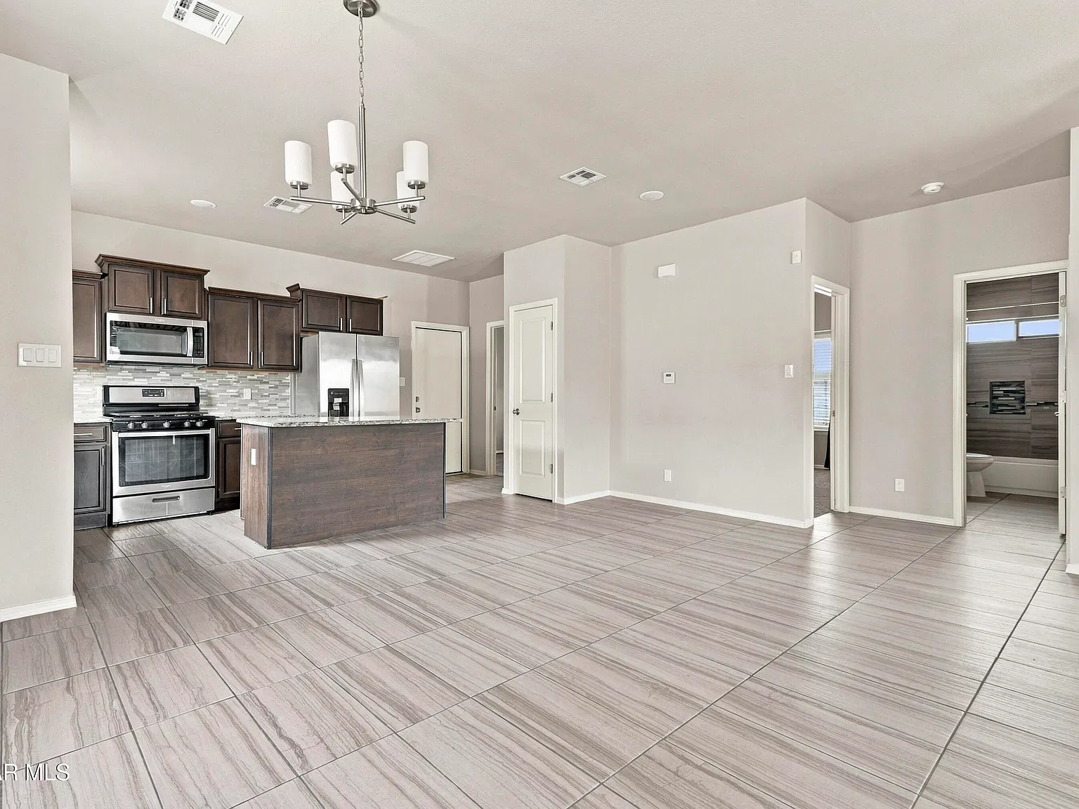 3 bed, 2.0 bath, 1351 sqft, $1,750 — Photo 1