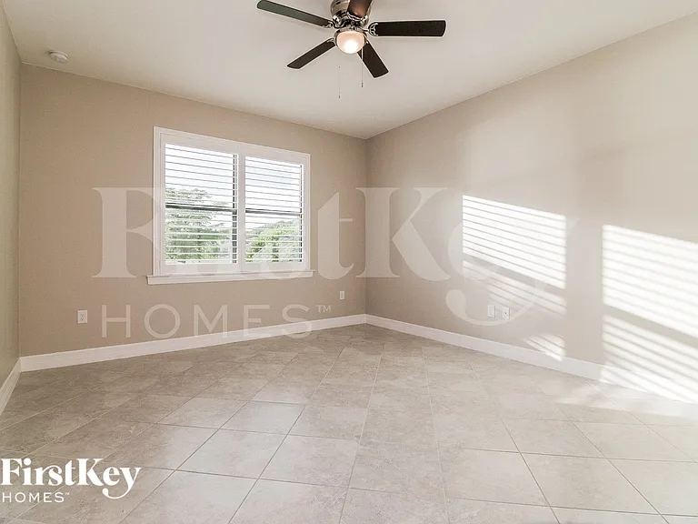 3521 E Hampton Cir — Photo 8