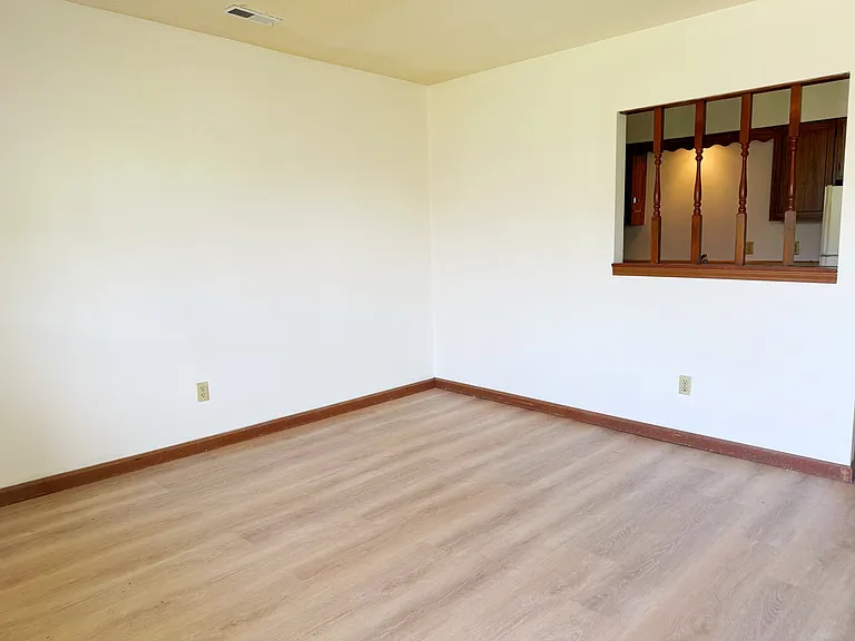 915 Pepper Tree Ln #C — Photo 2