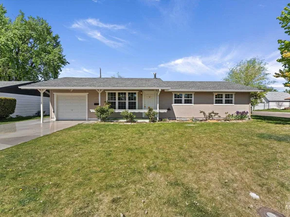 1195 Phelps Cir, Mountain Home, ID 83647