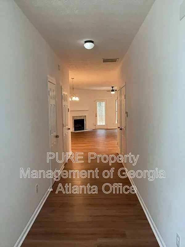 2 bed, 2.5 bath, 1740 sqft, $1,999 — Photo 2