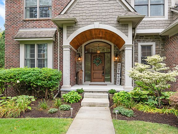 2nd image of 8061 Pine Ridge Ct