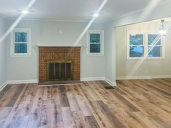 4th image of 104 Greenwood Ave