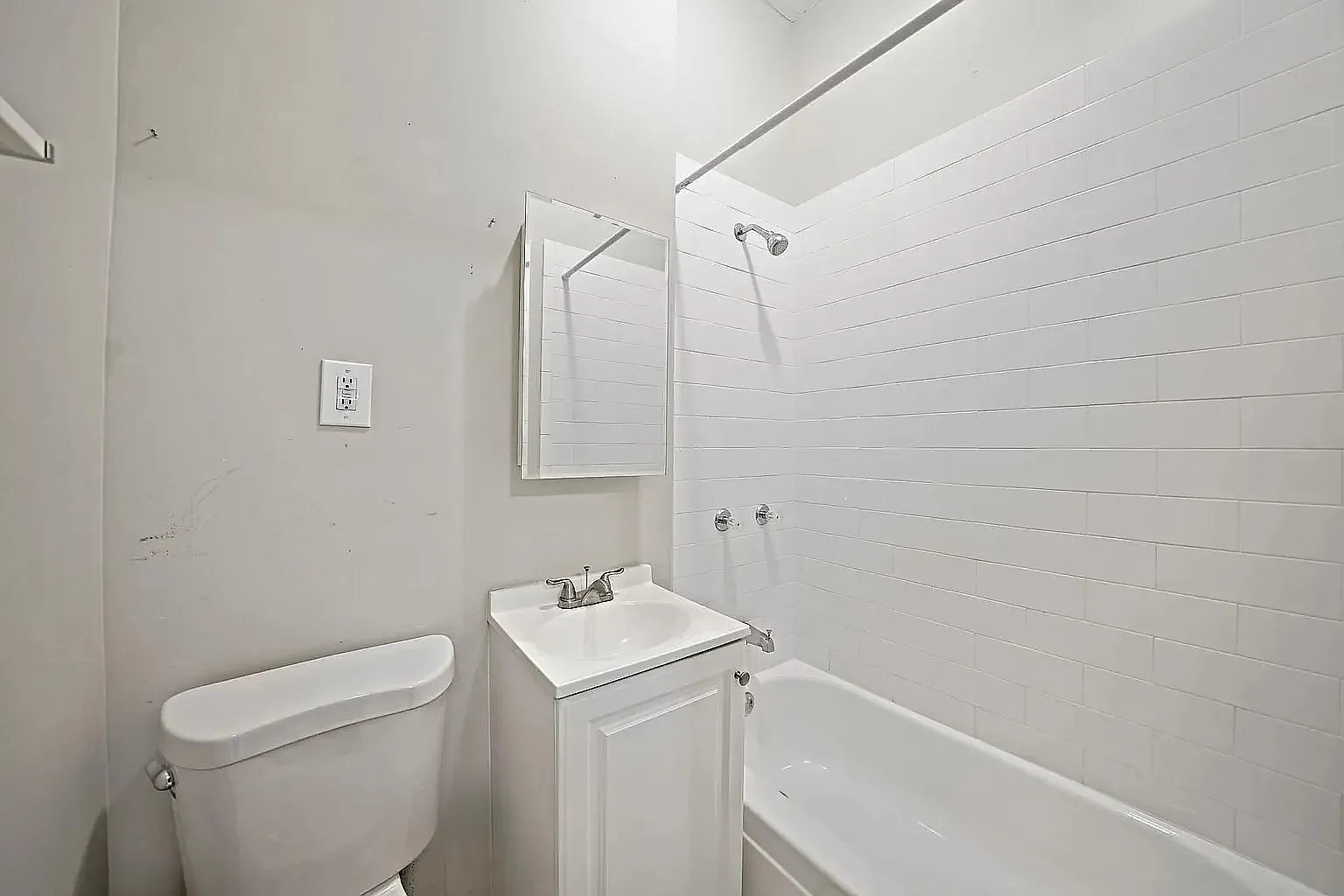 2 bed, 1.0 bath, 750 sqft, $1,900 — Photo 4