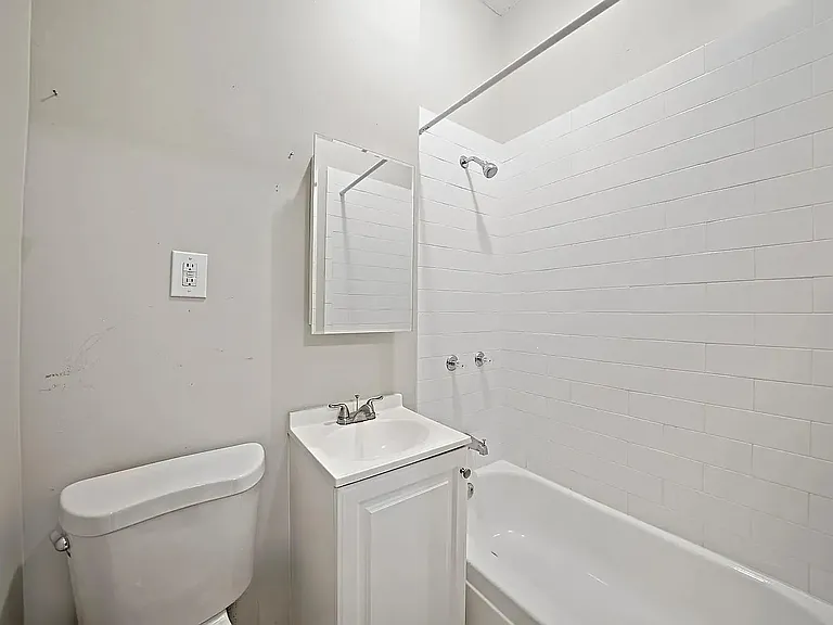 3129-3131 W Augusta Blvd #3129-2F — Photo 4