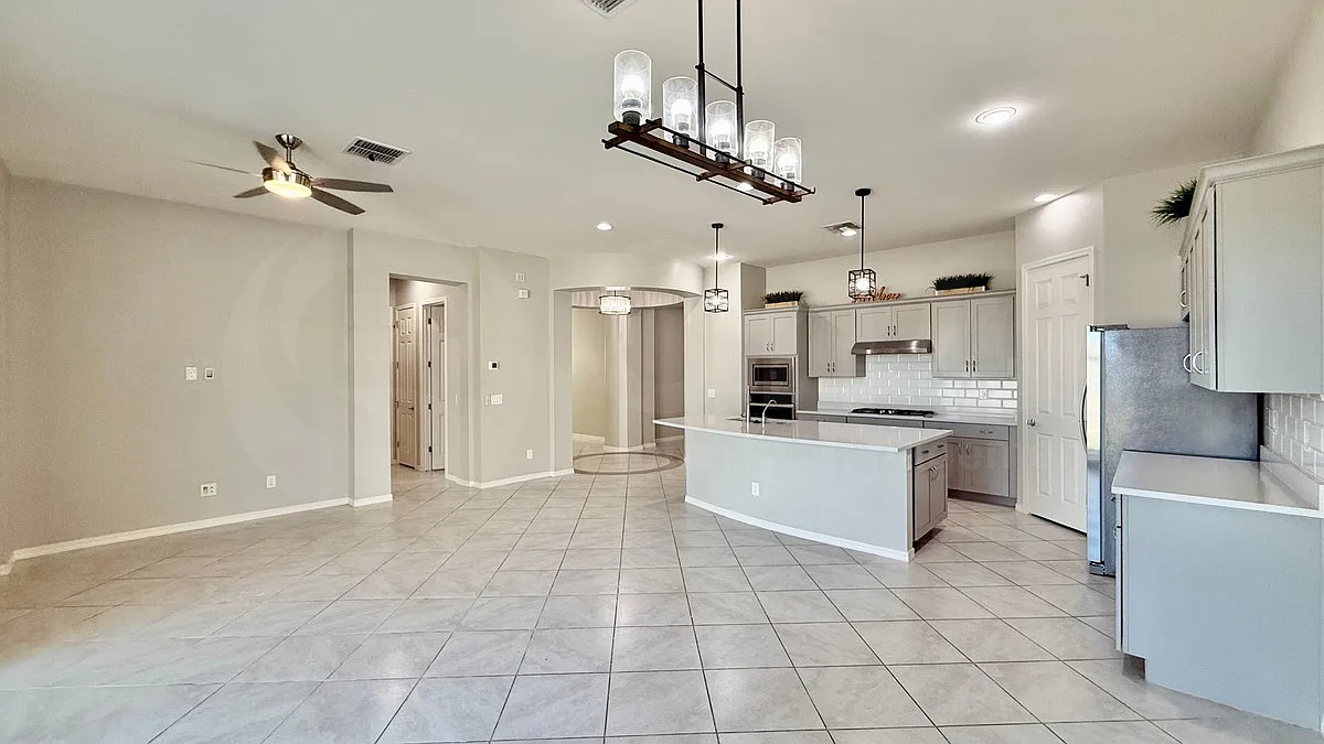 3 bed, 2.5 bath, 1867 sqft, $2,650 — Photo 3