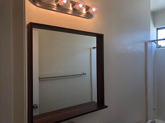2nd image of 1005 E Garfield Ave #11