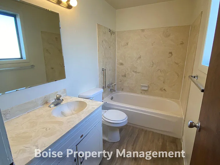 3818 W Alameda St — Photo 6