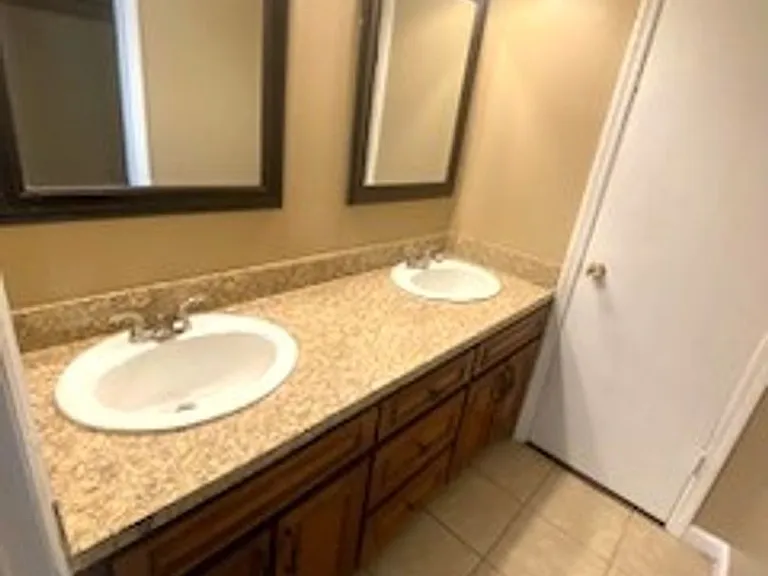 6674 Foxdale Dr — Photo 7