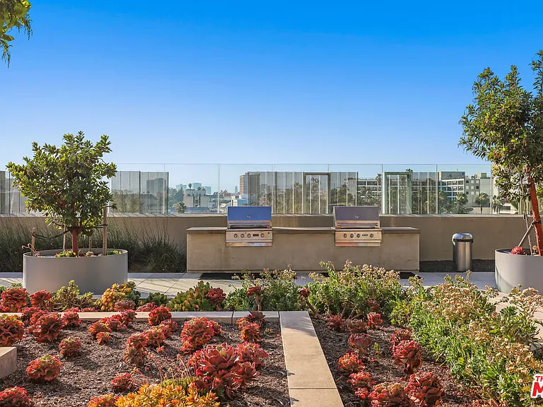 889 Francisco St #2011 — Photo 32