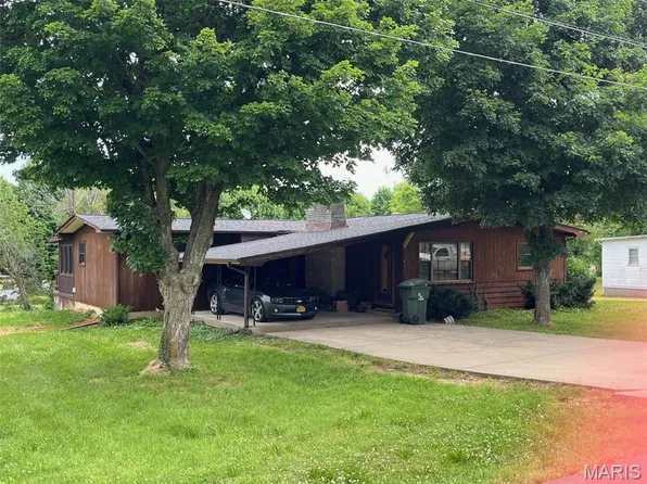 711 Nicholson Dr, Potosi, MO 63664
