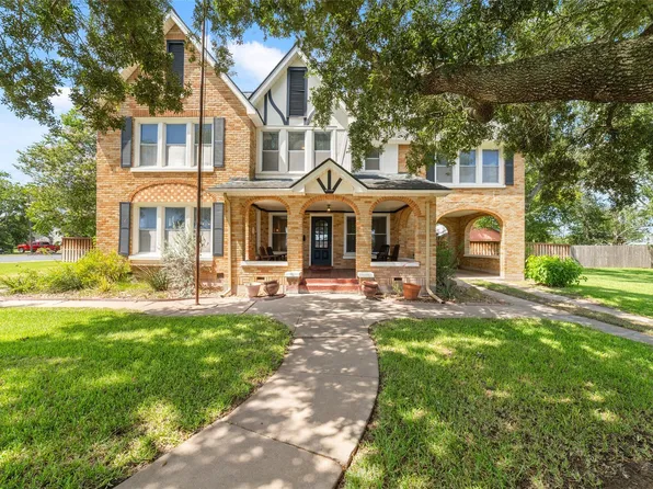 401 E Main St, Weimar, TX 78962