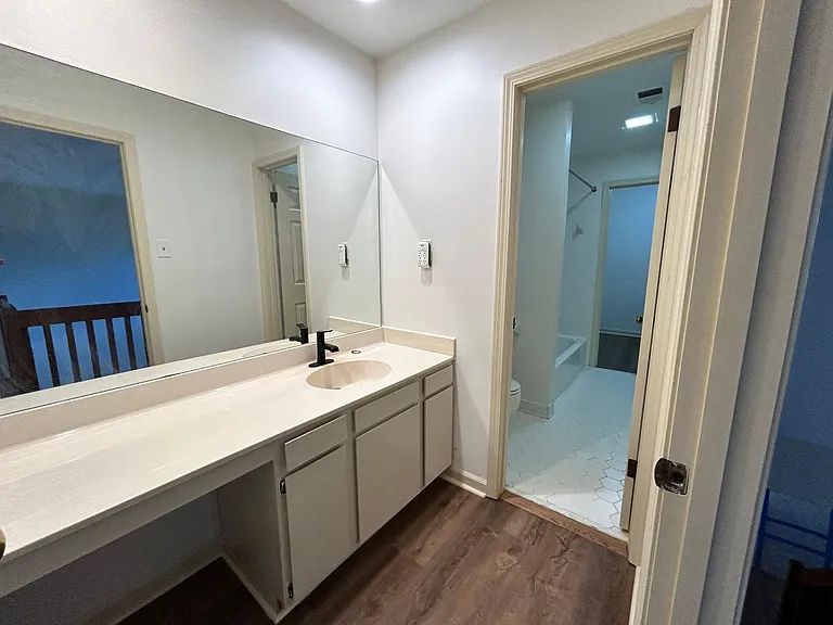 bathroom upstairs / with large walkin closet