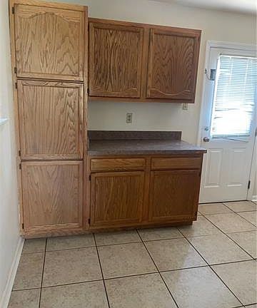 4th image of 2209 Octavia Dr