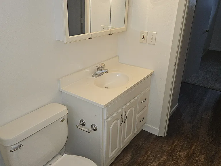 Country Lane Apartments — Photo 23
