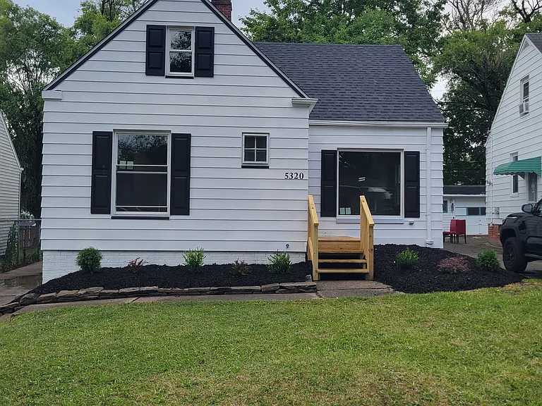 5320 Arch St — Photo 1