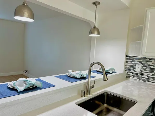 490 Edgewood Dr APT 23, Vacaville, CA 95688