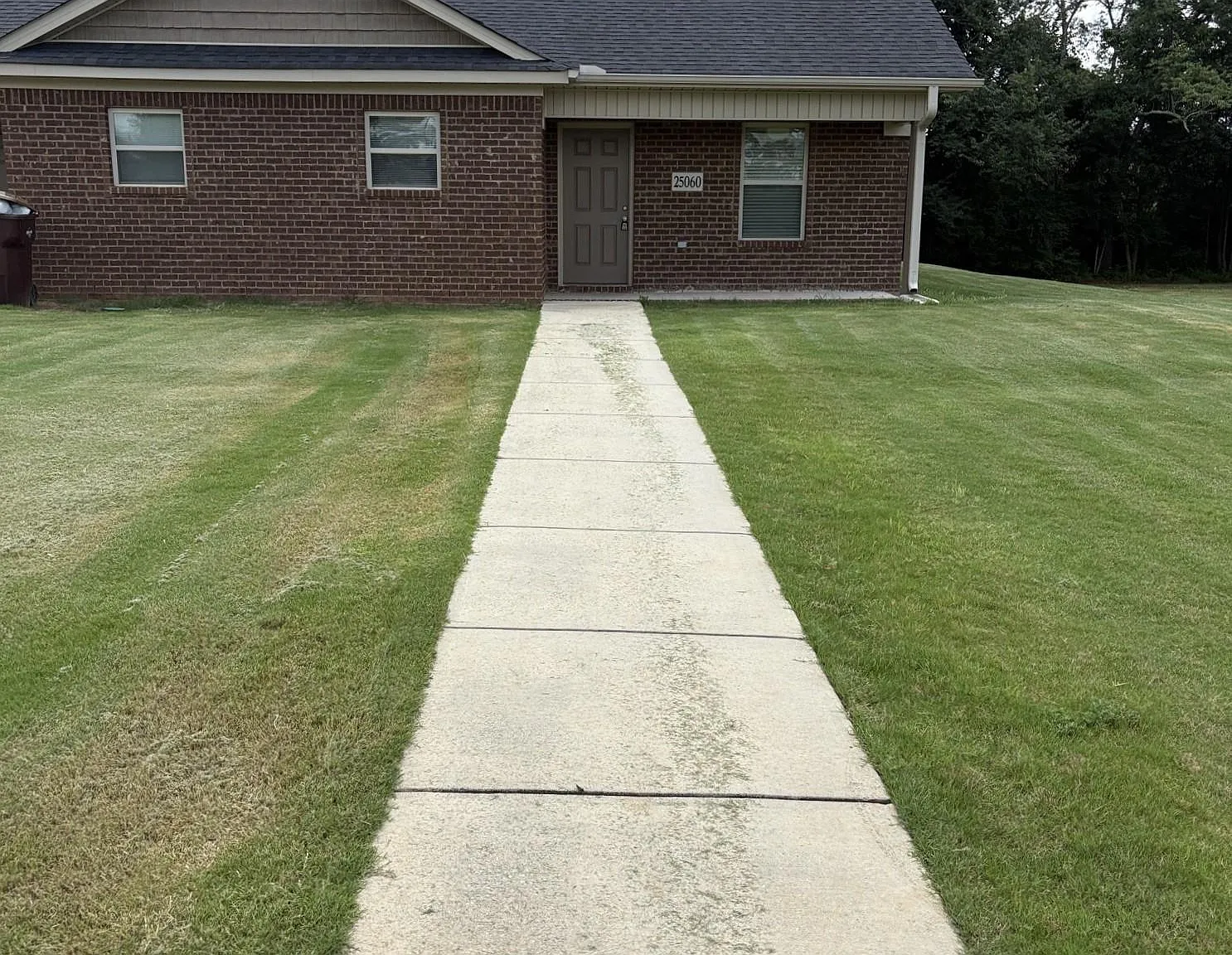 3 bed, 2.0 bath, 1121 sqft, $1,350 — Photo 1