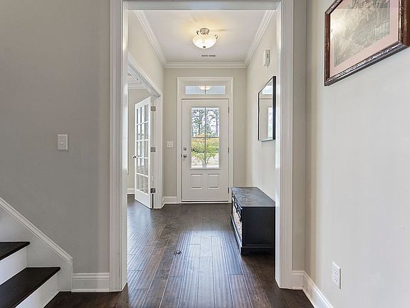 Foyer: Engineered Hardwood 