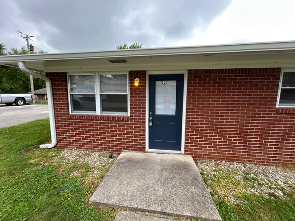 17 S Sugar Creek Dr #15, New Palestine, IN 46163
