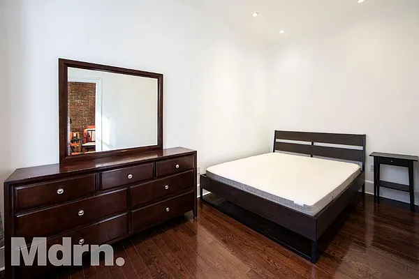 Rented by Mdrn Residential | media 9