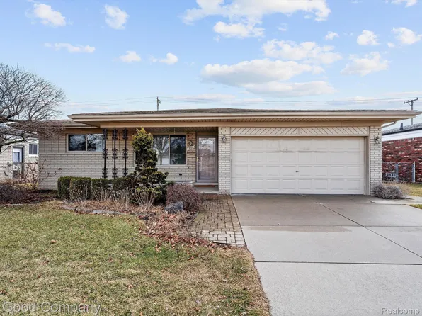 12304 Canterbury Dr, Sterling Heights, MI 48312
