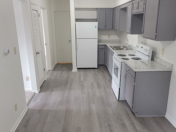 3rd image of 218 NW Chapel Dr #10