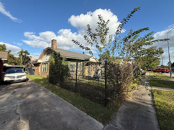4th image of 3015 Wentworth St