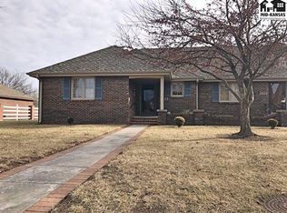 2822 Westminster Dr, Hutchinson, KS 67502