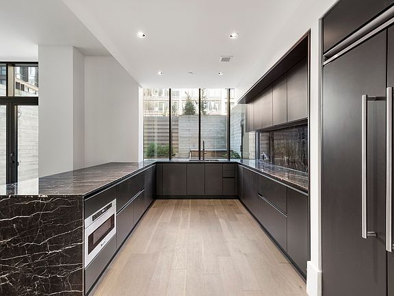 4th image of 429 Kent Ave #Townhouse 7