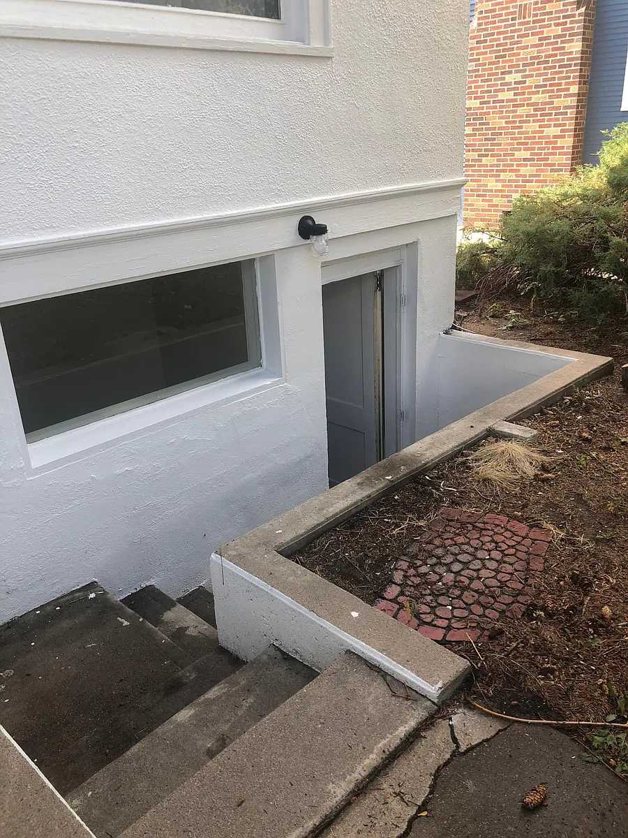 Entry #1 - 1411 14th Ave #B