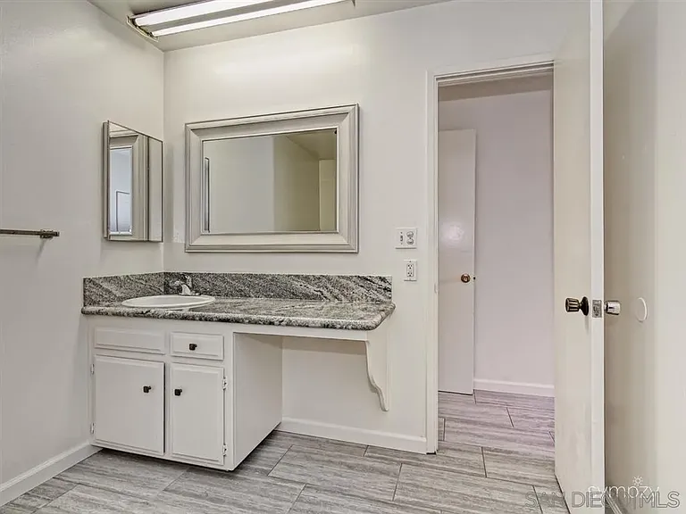 962 Loring St #2B — Photo 9