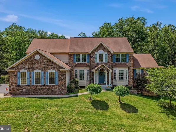 10 Cardiff Ct, Hedgesville, WV 25427