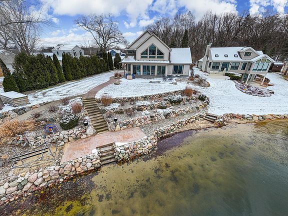 3rd image of 1400 N Eagle Lake Dr