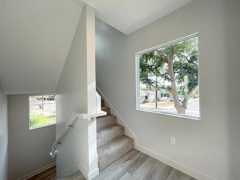 230 S San Marino Ave #B — Photo 15