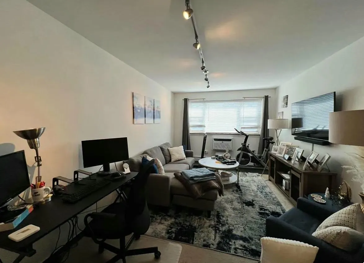 1 bed, 1.0 bath, 700 sqft, $2,000 — Photo 2
