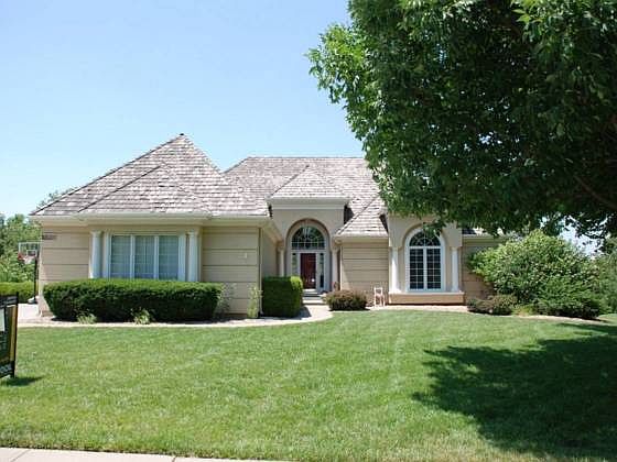 2nd image of 1832 Bent Oaks Dr