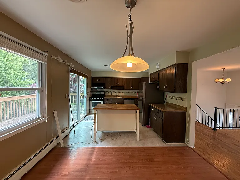 82 Lincoln St — Photo 8