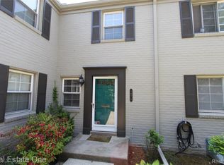 1670 Graefield Rd, Birmingham, MI 48009