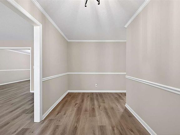 4th image of 187 Old Timber Rd