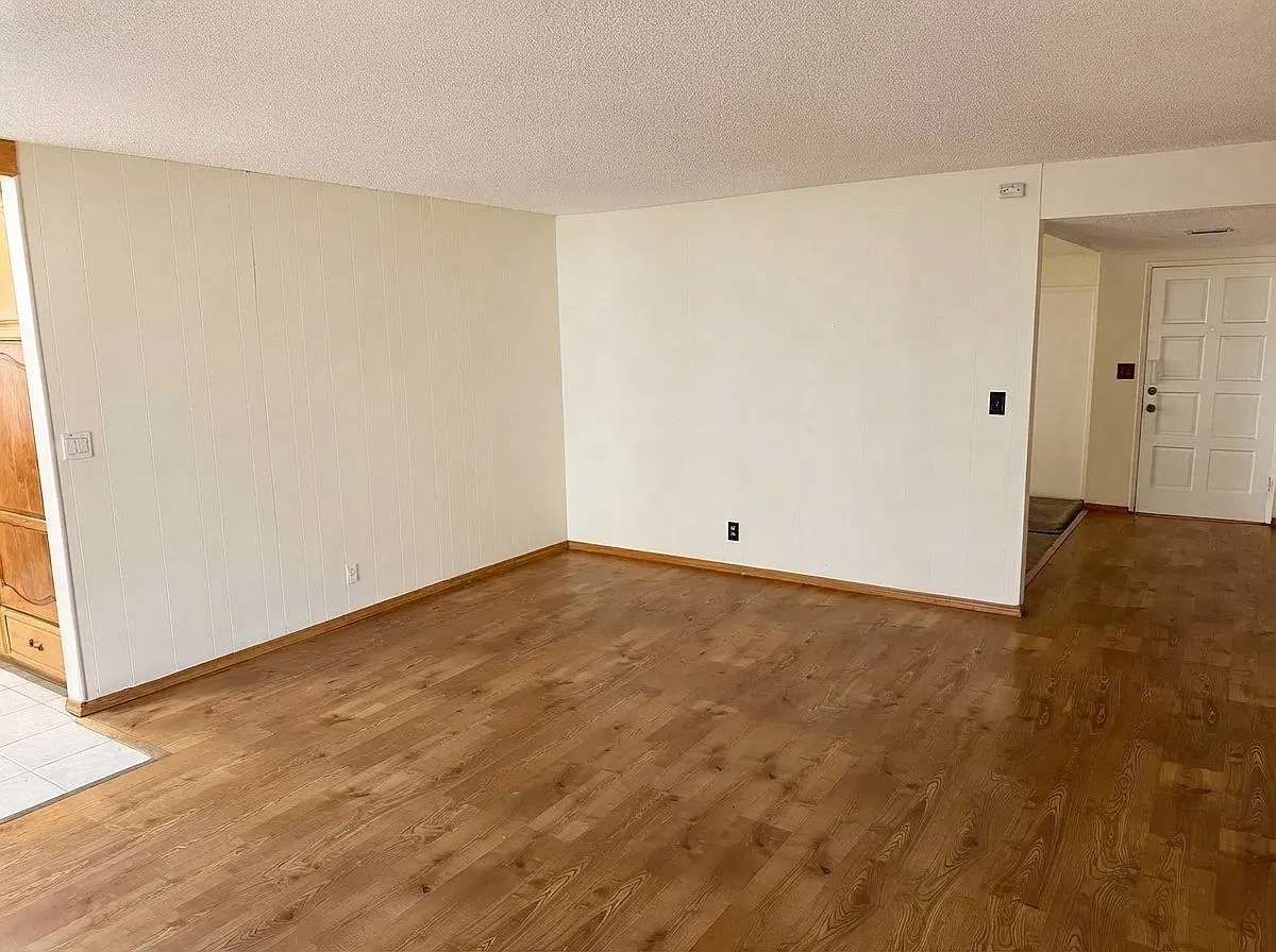 4 Bedrooms, 3 Baths Home in Simi Valley. — Photo 3